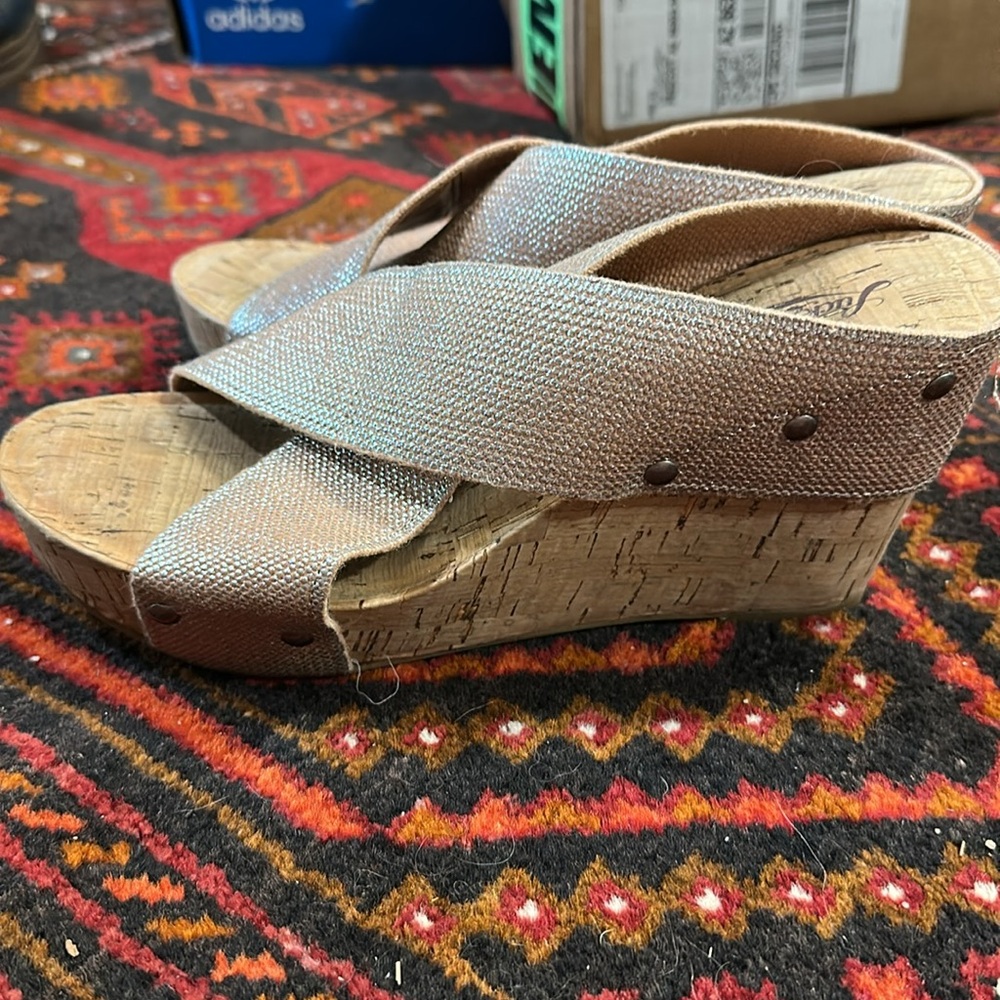 EUC Lucky Brand Stylish Women's Silver/Peach Sandals 9 - Picture 4 of 7